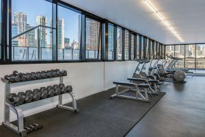 Fitness centrum a/nebo fitness zařízení v ubytování Peppers Docklands