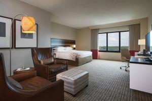 Postel nebo postele na pokoji v ubytování Renaissance Austin Hotel