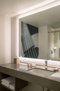Koupelna v ubytování Renaissance Austin Hotel