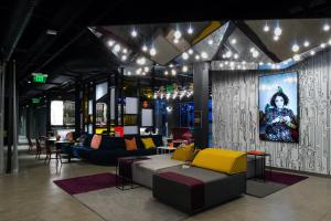 Posezení v ubytování Aloft Charlotte Airport + 29 fotografií