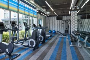 Fitness centrum a/nebo fitness zařízení v ubytování Aloft Hotel Frisco