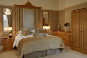 a bedroom with a large bed and two lamps at The Dean Court in York