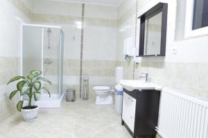 Koupelna v ubytování Hotel Romantik + 37 fotografií