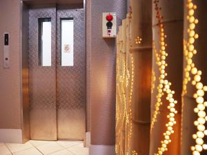 a row of elevators in a room with lights at Ansou house 大阪ドーム in Osaka +13 photos