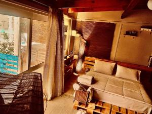 Posezení v ubytování Airport Rooftop Club Luxurious Rooms and Studios