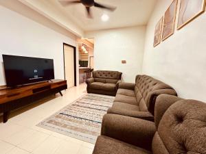 TV a/nebo společenská místnost v ubytování Alana Guesthouse