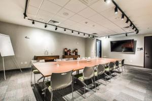 Бизнес-центр и/или конференц-зал в Aloft Dallas Arlington Entertainment District +9 фотографий