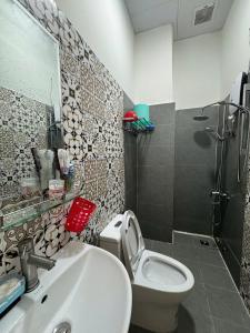 Vannituba majutusasutuses Guest house Hai Cô Chú