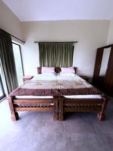 Postel nebo postele na pokoji v ubytování Atithi HomesStay, Vandiperiyar ,Thekkady