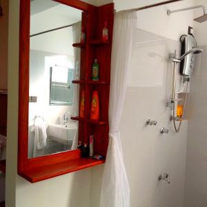 Koupelna v ubytování Thusara Guesthouse