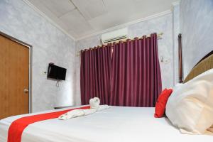 Voodi või voodid majutusasutuse RedDoorz Plus @ Jalan Raden Intan Lampung toas