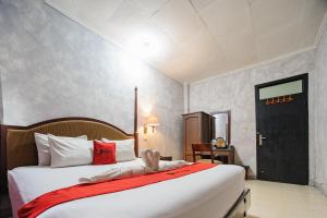 Voodi või voodid majutusasutuse RedDoorz Plus @ Jalan Raden Intan Lampung toas