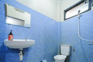 Vannituba majutusasutuses RedDoorz Plus @ Jalan Raden Intan Lampung