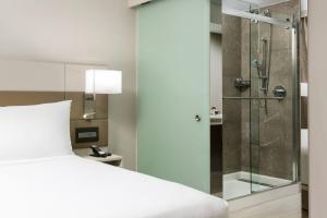 Koupelna v ubytování AC Hotel by Marriott San Juan Condado