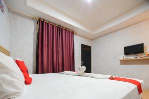 TV a/nebo společenská místnost v ubytování RedDoorz Plus @ Jalan Raden Intan Lampung