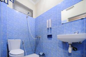 Koupelna v ubytování RedDoorz Plus @ Jalan Raden Intan Lampung + 37 fotografií