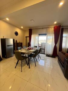 Khu vực ghế ngồi tại Nayuha Buildings Apt B2