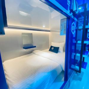 Postel nebo postele na pokoji v ubytování Rosalyne Sleepbox Tugu Mangkubumi
