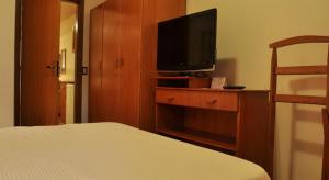 TV a/nebo společenská místnost v ubytování Las Ventanas Hotel Boutique