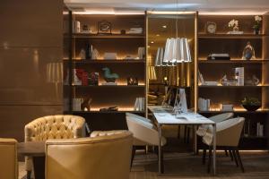 Uma área de estar em AC Hotel by Marriott Panama City