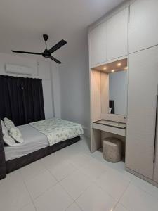 Giường trong phòng chung tại RINA HOMESTAY Kemaman