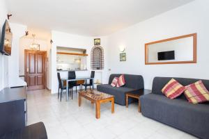 Fotografia z galérie ubytovania Apartment with beach at 50 meters, swimming pool and wonderful oceansunset view v destinácii Adeje + 21 fotografií