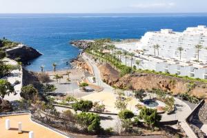 Fotografia z galérie ubytovania Apartment with beach at 50 meters, swimming pool and wonderful oceansunset view v destinácii Adeje