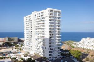 Fotografia z galérie ubytovania Apartment with beach at 50 meters, swimming pool and wonderful oceansunset view v destinácii Adeje
