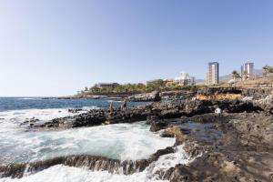Fotografia z galérie ubytovania Apartment with beach at 50 meters, swimming pool and wonderful oceansunset view v destinácii Adeje
