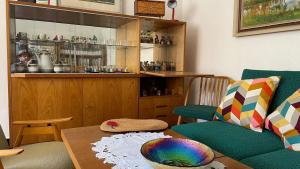 Posedenie v ubytovaní Cosy Country House U Faflika with Sauna and 2 bathrooms