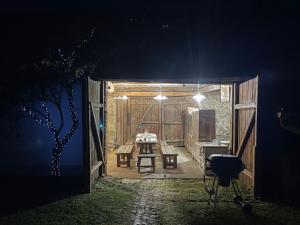 Fotografia z galérie ubytovania Cosy Country House U Faflika with Sauna and 2 bathrooms v destinácii Vlkov