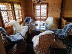 Mynd úr myndasafni af Chalet with view of the mountains and the Thun lake í Sigriswil