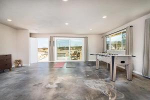 Φωτογραφία από το άλμπουμ του @ Marbella Lane - The Moon Designer Home right behind the JTNP σε Joshua Tree
