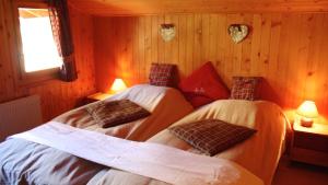 Katil atau katil-katil dalam bilik di Outstanding chalet for groups south facing breathtaking views all year round