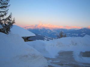 Outstanding chalet for groups south facing breathtaking views all year round semasa musim sejuk