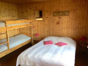 Katil atau katil-katil dalam bilik di Outstanding chalet for groups south facing breathtaking views all year round