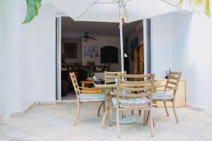 Αίθριο ή υπαίθριος χώρος στο Superior Comfort Room With Swimming Pool Air Conditioning and Parking