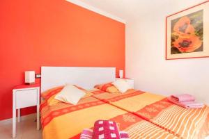 A bed or beds in a room at Casa Golfin - Mediterranean-style house in Tenerifes sunny south