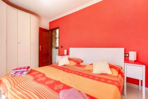 A bed or beds in a room at Casa Golfin - Mediterranean-style house in Tenerifes sunny south