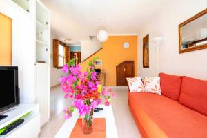 A television and/or entertainment centre at Casa Golfin - Mediterranean-style house in Tenerifes sunny south