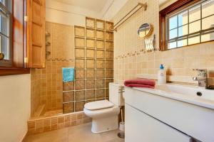 A bathroom at Casa Golfin - Mediterranean-style house in Tenerifes sunny south