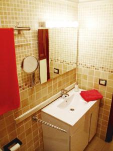 A bathroom at Casa Golfin - Mediterranean-style house in Tenerifes sunny south