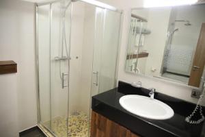 Bilik mandi di Best Westerln Plus Deluxe Suite
