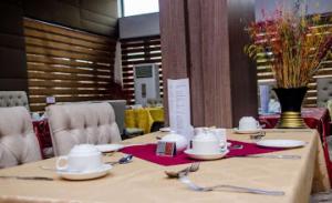 Restoran atau tempat lain untuk makan di Best Westerln Plus Deluxe Suite
