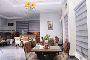 Ruang duduk di Best Westerln Plus Deluxe Suite