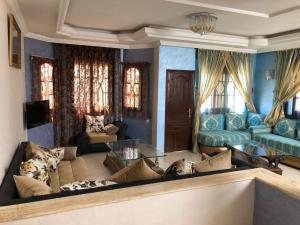 Khu vực ghế ngồi tại 5 bedroom holiday Villa Yasmine, perfect for family holidays, near beaches