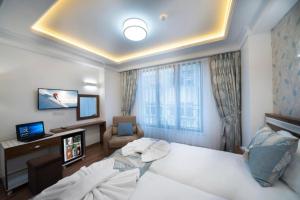 TV a/nebo společenská místnost v ubytování Lika Hotel - Standard Double or Twin Room in Istanbul