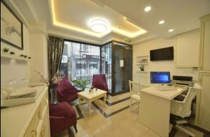 TV a/nebo společenská místnost v ubytování Lika Hotel - Standard Double or Twin Room in Istanbul