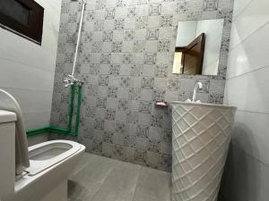 Ένα μπάνιο στο Luxury 2 Bedroom Appartment