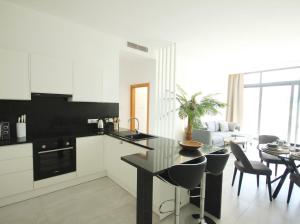 Fotografie z fotogalerie ubytování Modern 2-bedroom apartment located in an exclusive area v destinaci Ayios Nikolaos